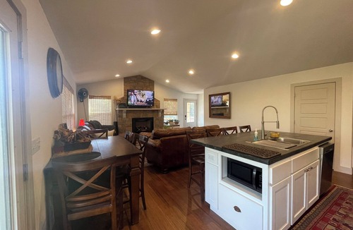 Madison County House | Secluded 2 Story Split Level Home near Wedding Venue Sleeps 2-12