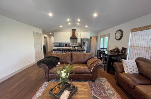Madison County House | Secluded 2 Story Split Level Home near Wedding Venue Sleeps 2-12