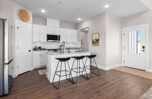 Glen Rose House | Secluded 3-Bed 3-Bath Modern Farmhouse with Pickleball Firepit and Patio