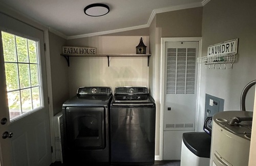 Warsaw House | Secluded 3-bedroom house within 3 minutes to downtown Warsaw