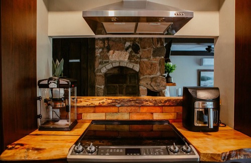 Norland Cabin | Secluded 3BR Cabin w/Hot Tub and Firepit