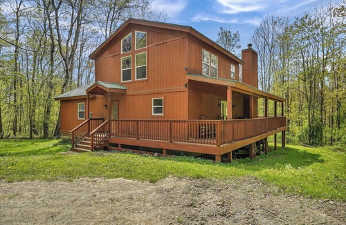 Salamanca Cabin | Secluded 3BR Cabin | Deck, Fire Pit, Fireplace