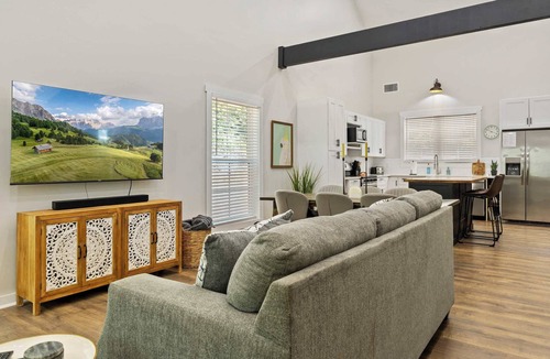 Westminster Cabin | Secluded 3BR Cabin, Lake Access & Resort Perks