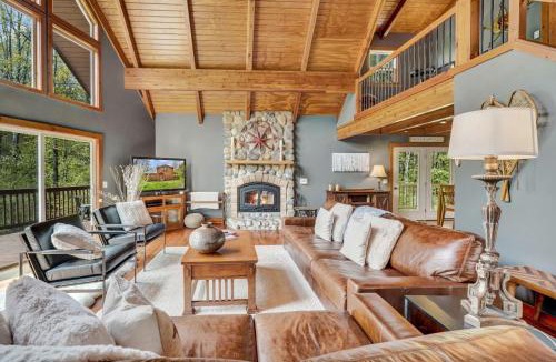 Salamanca House | Secluded 3BR Home Fire Pit Covered Deck