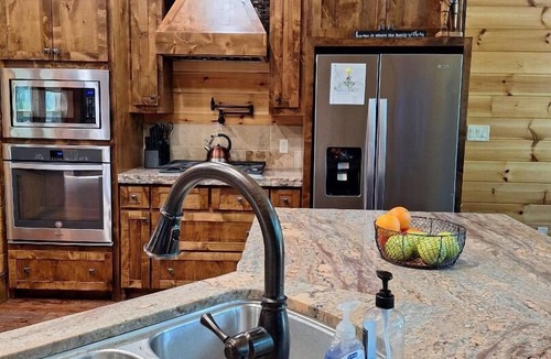 Ringold Cabin | secluded 4-bedroom, 3 bath spacious lux cabin with lots of amenities