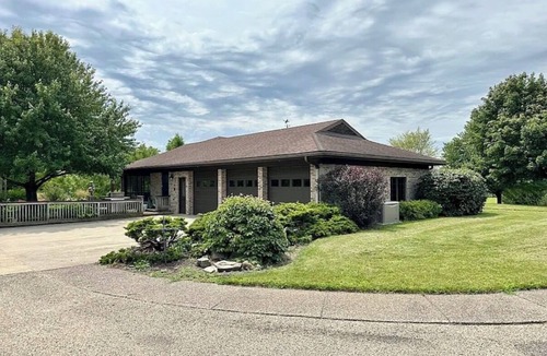 Geneseo House | Secluded 4-bedroom home. 15 min to TBK sports complex & TPC Deere Run golf.