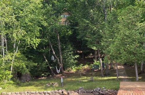 La Peche Cottage | Secluded 4-season lakeside cottage retreat