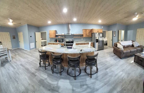 Murphy House | Secluded 43-Acre Woodland Run