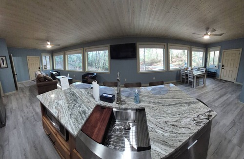 Murphy House | Secluded 43-Acre Woodland Run