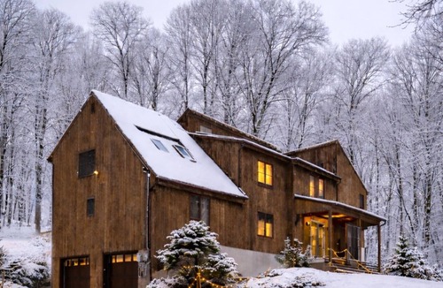 Morris Plains House | Secluded 6BR Luxury Estate Near NYC - Sleeps 14 - Private Forest Setting