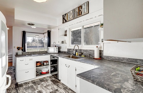 Albany House | Secluded Albany Escape, Pet Friendly w/Fee