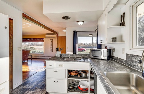 Albany Cottage | Secluded Albany Escape, Pet Friendly w/Fee