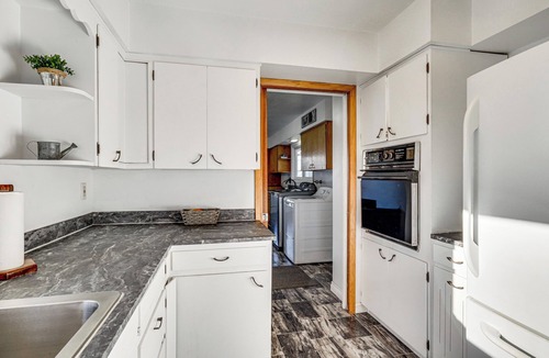 Albany Cottage | Secluded Albany Escape, Pet Friendly w/Fee