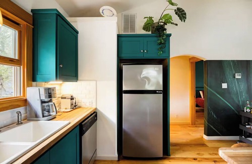 North Loop House | Secluded and Central Hyde Park Casita