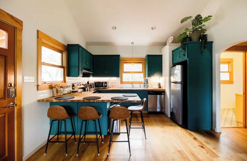 North Loop House | Secluded and Central Hyde Park Casita
