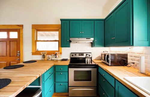 North Loop House | Secluded and Central Hyde Park Casita