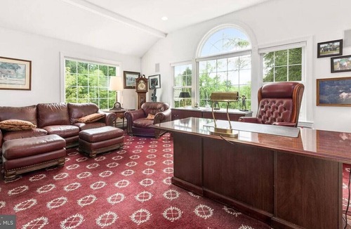 Phoenixville House | Secluded and peaceful 5 bedroom family friendly home with pool