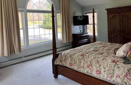 Phoenixville House | Secluded and peaceful 5 bedroom family friendly home with pool