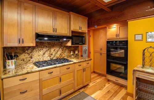 Colfax House | Secluded and PRIVATE Sierra Nevada Foothills vineyard home