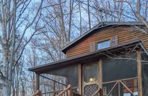 Taswell House | Secluded and Rustic Southern Indiana Cabin!