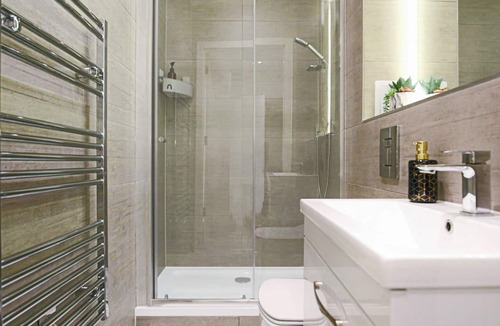 Great Linford Apartment | Secluded and Spacious Apartment in Private Complex