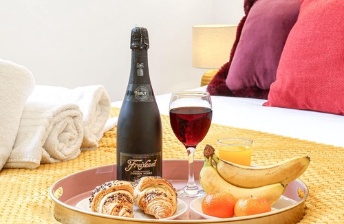 Great Linford Apartment | Secluded and Spacious Apartment in Private Complex