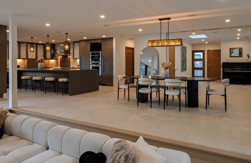 Beverly Glen House | Secluded and Spacious 5-bedroom house in Beverly Hills with sparkling pool