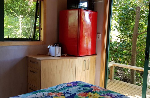 Tutukaka Cabin | Secluded Bach Hut by the beach