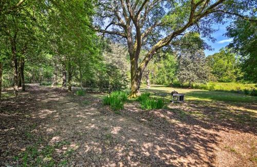 Clinton House | Secluded Baton Rouge Area Hideaway w/Lawn!