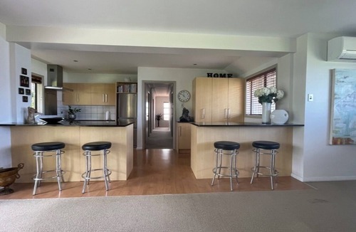 Kohimarama House | Secluded Bays Home Close to Everything