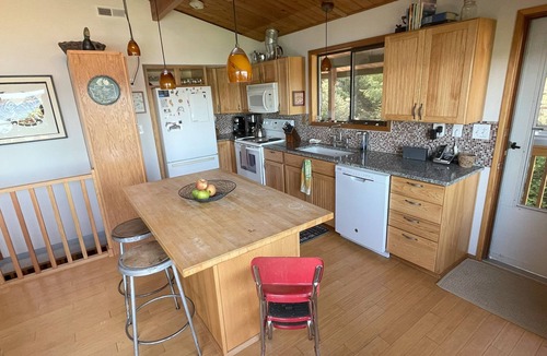 Olympia House | Secluded beachfront home on Harstine Island