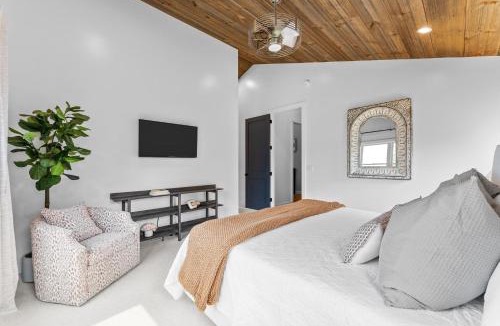 Ellicottville Ski Chalet | Secluded Beauty with Hot Tub & Views