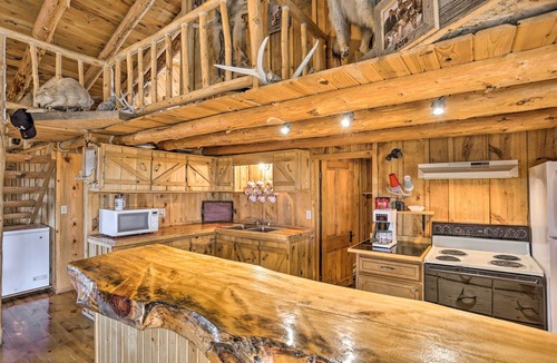 Belle Fourche Cabin | Secluded Belle Fourche Cabin: Group Friendly!