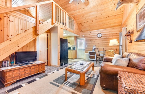 Bigfork Cabin | Secluded Bigfork Cabin w/Canoes & Views!