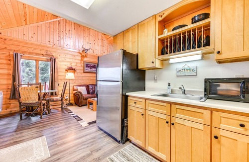 Bigfork Cabin | Secluded Bigfork Cabin w/Canoes & Views!