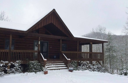 Unaka Cabin | Secluded Blue Ridge-Ocoee cabin, FULL porch, fireplace, pool table, pet friendly