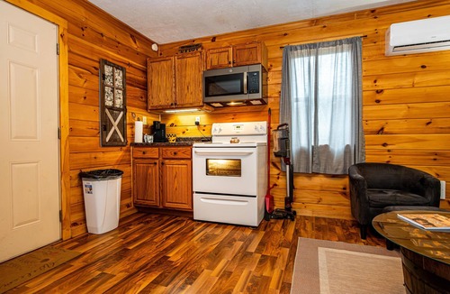 Freetown Cabin | Secluded Brown County Cabin | Hot Tub | Hoosier National Forest