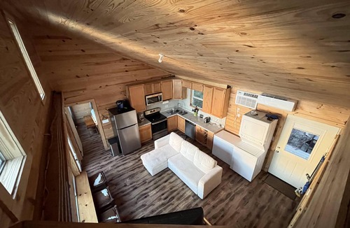 Grapeland Cabin | Secluded Cabin 1 directly on the lake