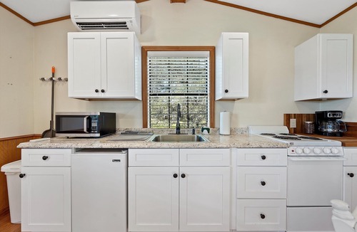 Waco House | Secluded Cabin 10 Minutes to Waco