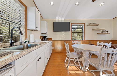 Waco House | Secluded Cabin 10 Minutes to Waco