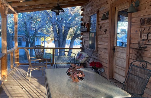Lometa Cabin | Secluded cabin 20 minutes from Colorado Bend State Park. Small dogs only.