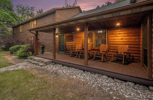 Hart Cabin | Secluded Cabin | 90 Acres | Sleeps 17