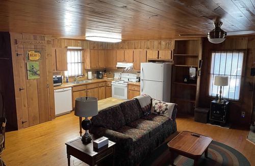 Quewhiffle Cabin | Secluded Cabin in the Woods, near Carolina Horse Park.