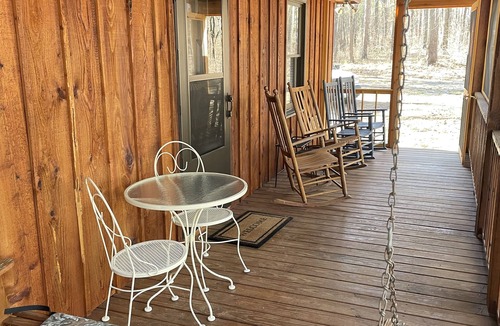 Quewhiffle Cabin | Secluded Cabin in the Woods, near Carolina Horse Park.