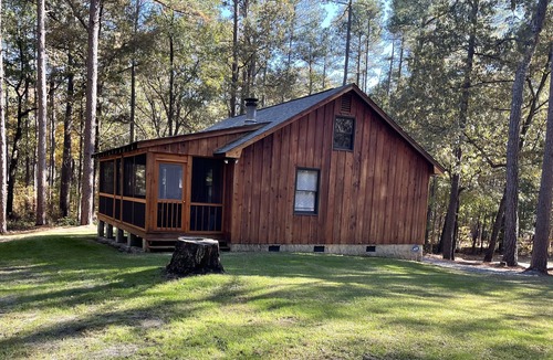 Quewhiffle Cabin | Secluded Cabin in the Woods, near Carolina Horse Park.