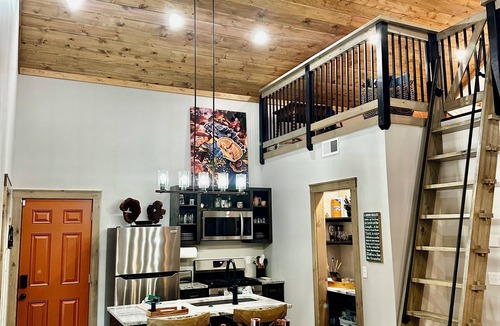 Parthenon Cabin | Secluded cabin next to creek with hot tub + fire pit. Walking distance to river.