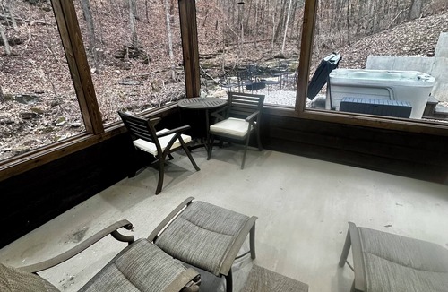 Parthenon Cabin | Secluded cabin next to creek with hot tub + fire pit. Walking distance to river.