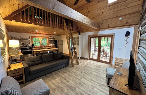 State Road Cabin | Secluded Cabin on Beautiful Riverside Farm