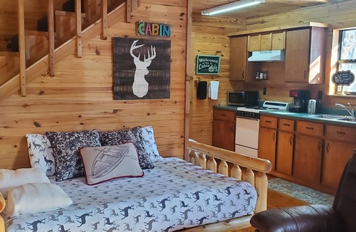 Huntsville House | Secluded cabin on the Kings river at Marshall Ford. Private and beautiful river