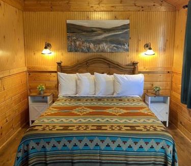 Paluxy House | Secluded Cabin Perfect for Nature and Water Sports Lovers in Texas